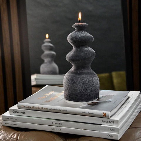 Anthracite-colored candle "Queen Barbora"